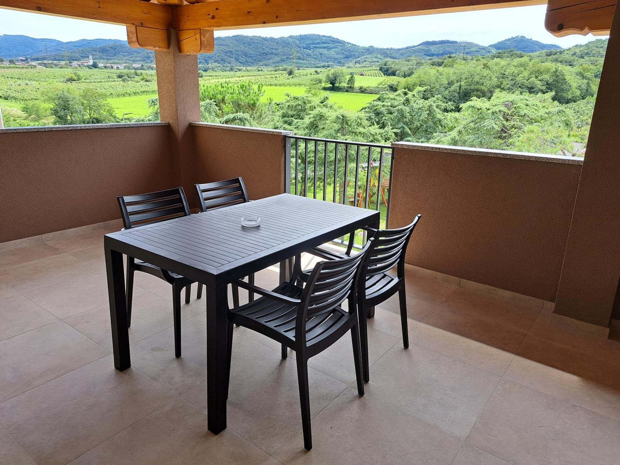 Posestvo Rouna - Winery And Apartments Vipava Bagian luar foto