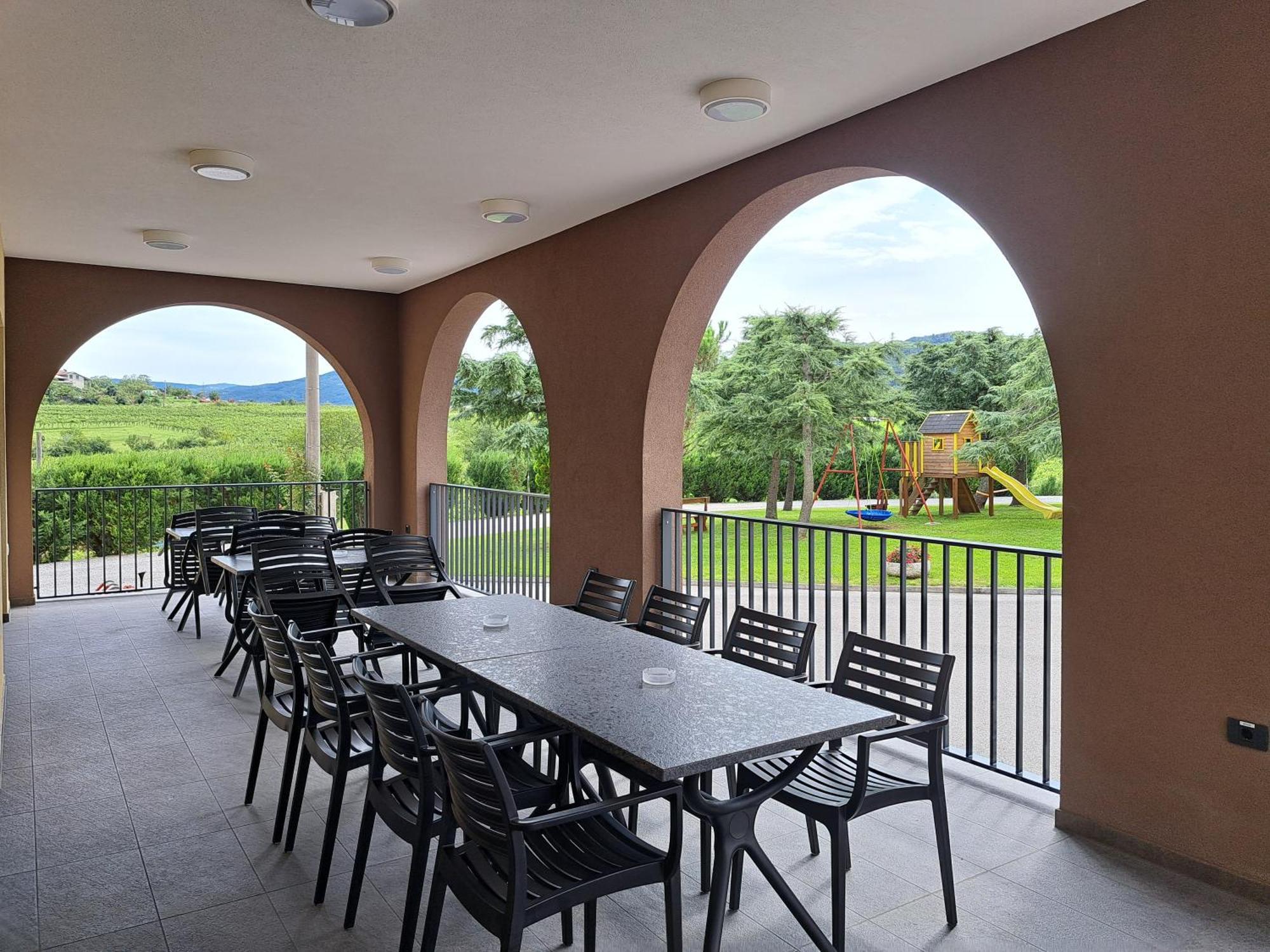 Posestvo Rouna - Winery And Apartments Vipava Bagian luar foto