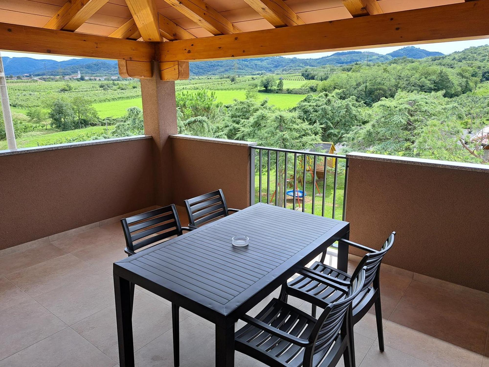 Posestvo Rouna - Winery And Apartments Vipava Bagian luar foto